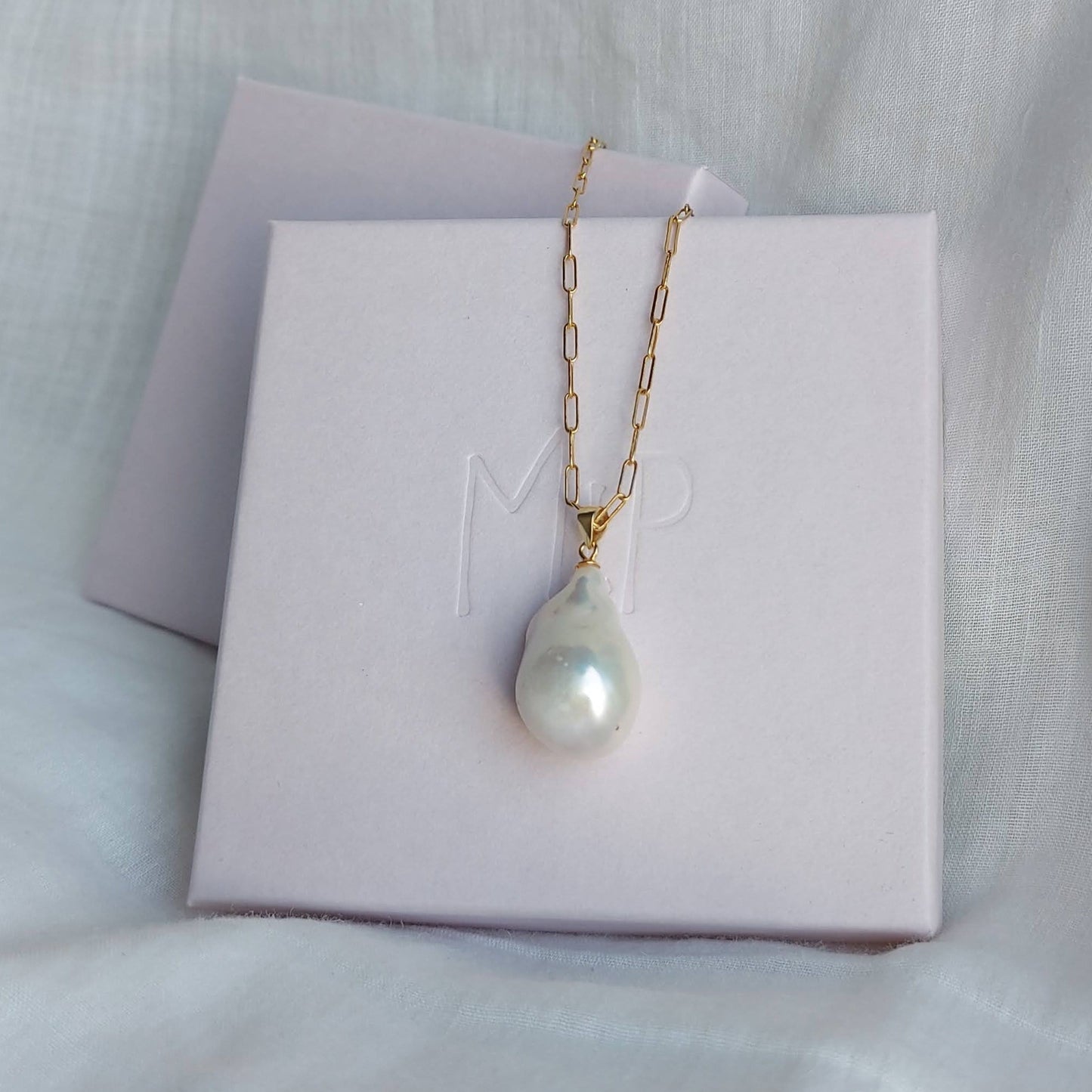 Chloe flameball pearl on a fine gilded paperclip chain