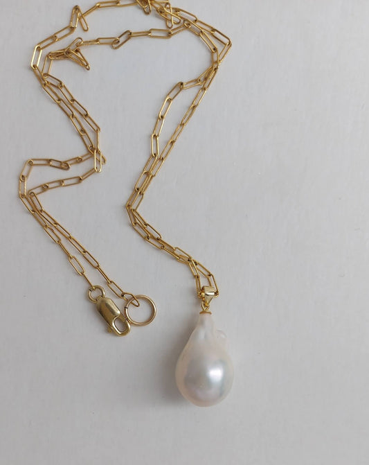 Chloe flameball pearl on a fine gilded paperclip chain