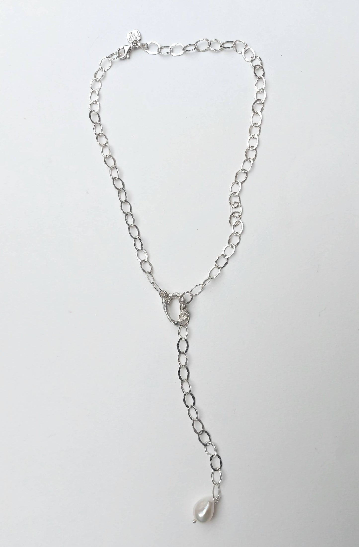 Pearl drop lariat big hammered link necklace with oyster world detail