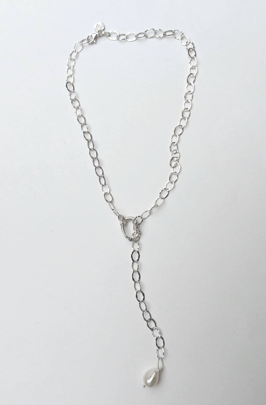 Pearl drop lariat big hammered link necklace with oyster world detail